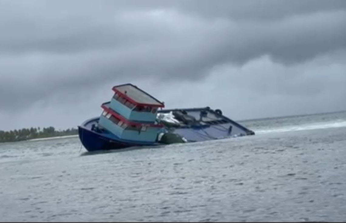 ހަދިޔާކުރި ކާޑު ބަރުކޮށްގެން ދަތުރުކުރި ދޯނި ފަރަށް އަރައިފި