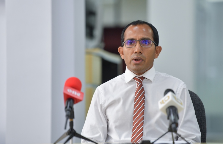 މަޖިލީހުގައި ތިބީ އެޅިހާ ބަތަކަށް ރިހަވެފައި ތިބި އަޅުން: މަލީޙް