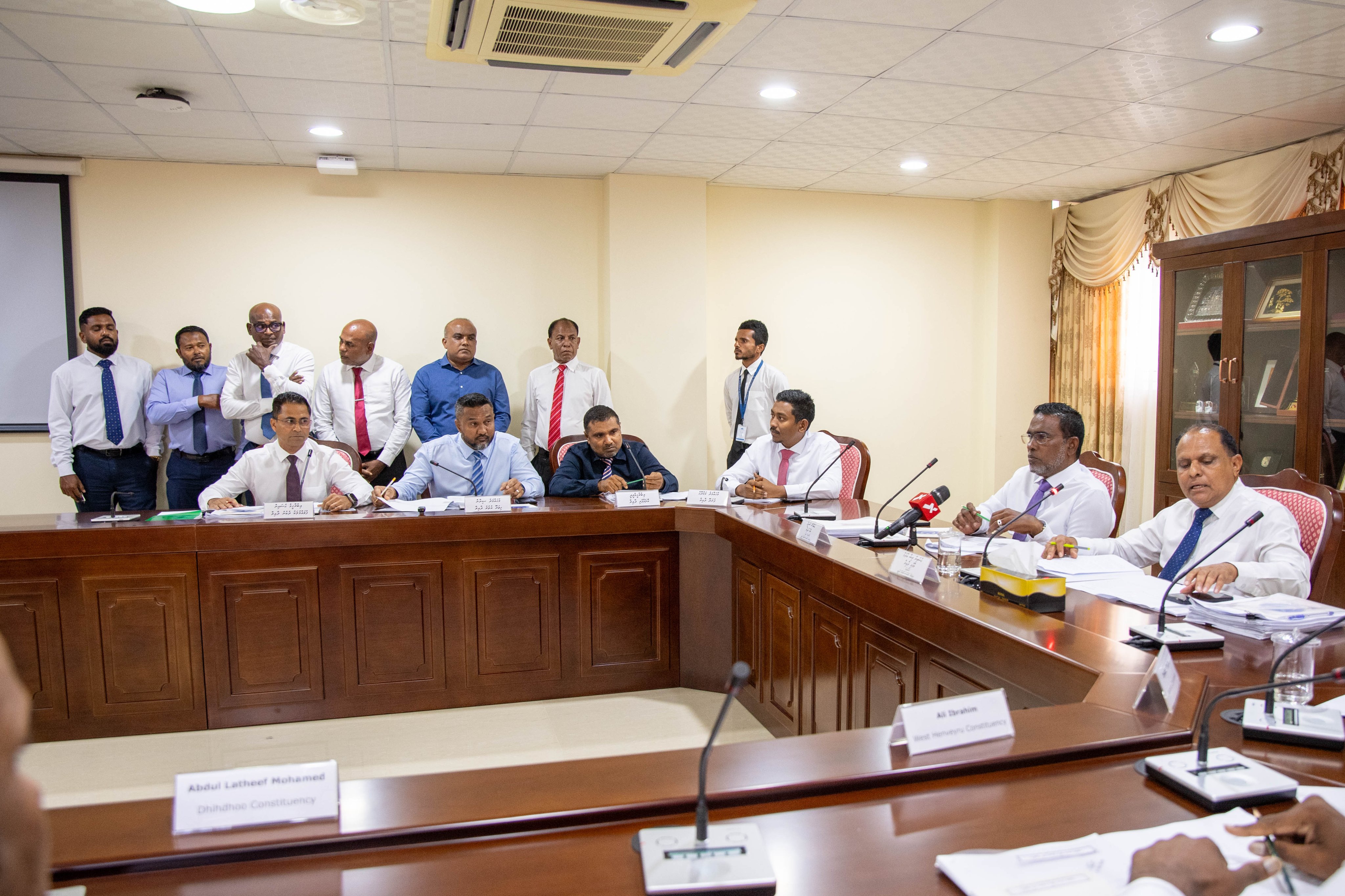 މީޑިއާ ކޮމިޝަނަށް ކުރިމަތިލި 10 ބޭފުޅުންގެ ނަން ކޮމެޓީއަށް