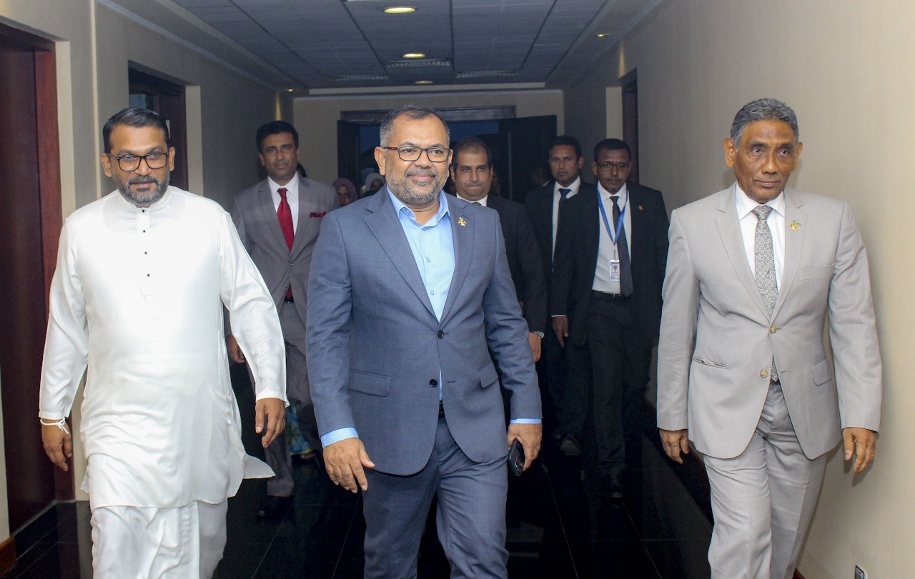 މިިނިސްޓަރ ޒަމީރަށް ސްރީލަންކާއިން ހޫނު މަރުހަބާއެއް