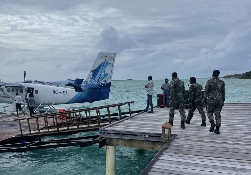 މެދުފުށީ ދޯނިން 4 މީހުން ދަތުރުކުރި; އުޅަނދު ހޯދަން މޯލްޑިވިއަންގެ ފްލައިޓެއް ބޭނުންކުރަނީ