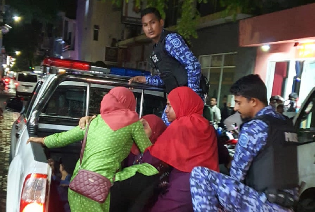 ރޭގެ މުޒާހަރާގެ ތެރެއިން ހައްޔަރުކުރި މީހުން ދޫކޮށްލައިފި