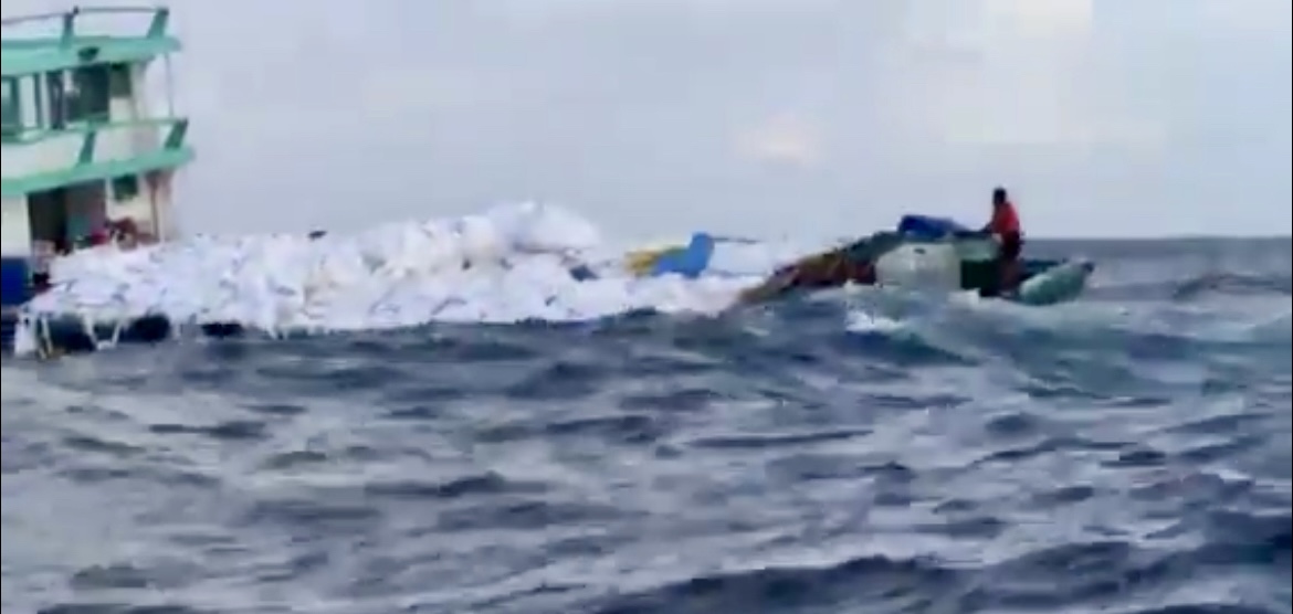 މުދާ އުފުލާ ބޯޓެއް އަޑިއަށް ދާތީ ފުލުހުން ހަރަކާތްތެރިވަނީ