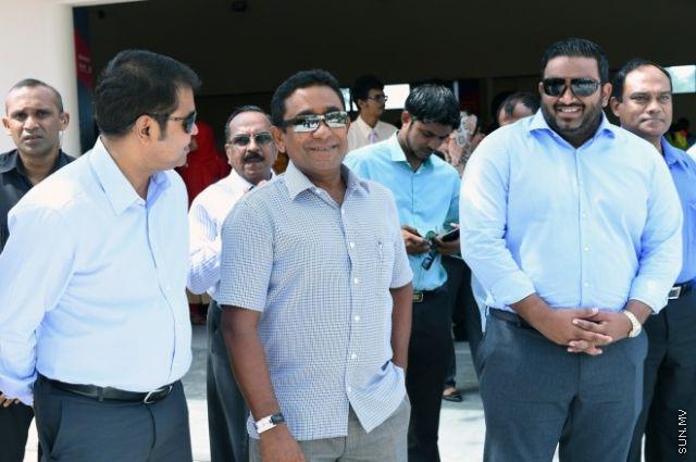 އަދީބު އަނގަ ހުޅުވުމުން ހޯހޯ ގޮވަނީ؛ ފައިސާ ލިބުނު ބަޔަކު މިހާރަކު ނެތް!