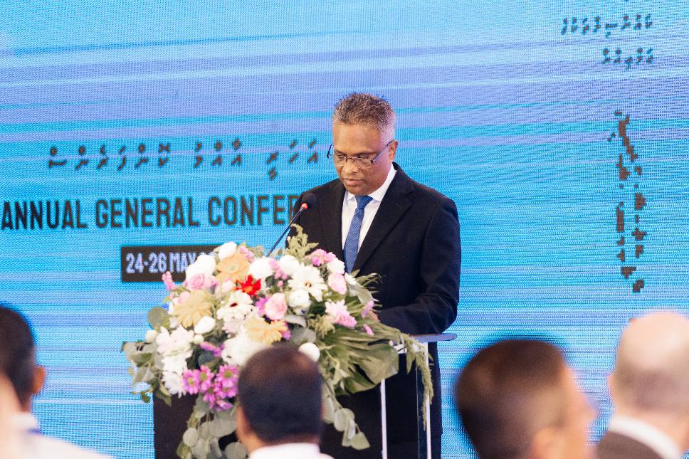 ތަރައްގީ ގެނެވޭނީ ކައުންސިލްތަކަށް ސަރުކާރުން އިހުތިރާމުކޮށްގެން: އާޒިމް