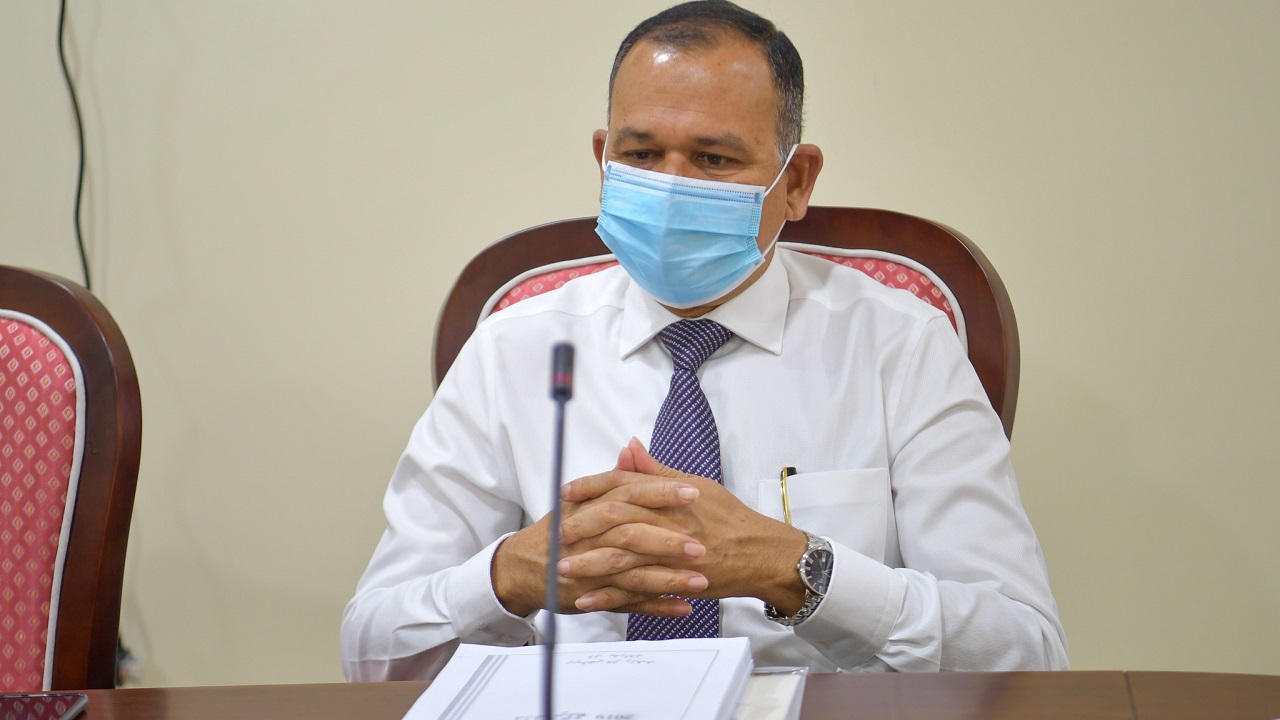 ފިޔަވައްޗާ ބޭހޭގޮތުން އާދަމް ޝަރީފް މިދައްކަވަނީ މުޅިން ތަފާތު ހައްލެއް!