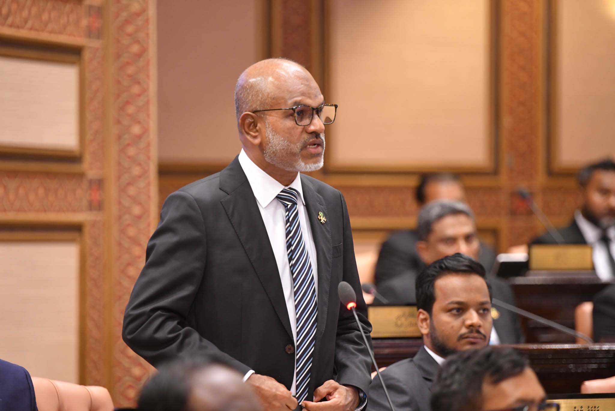 ދަޢުލަތަށް ލިބެންޖެހޭ 15 ބިލިއަން ރުފިޔާ ހޯދުން ނޫން ގޮތެއް ނެތް: ނާޒިމް