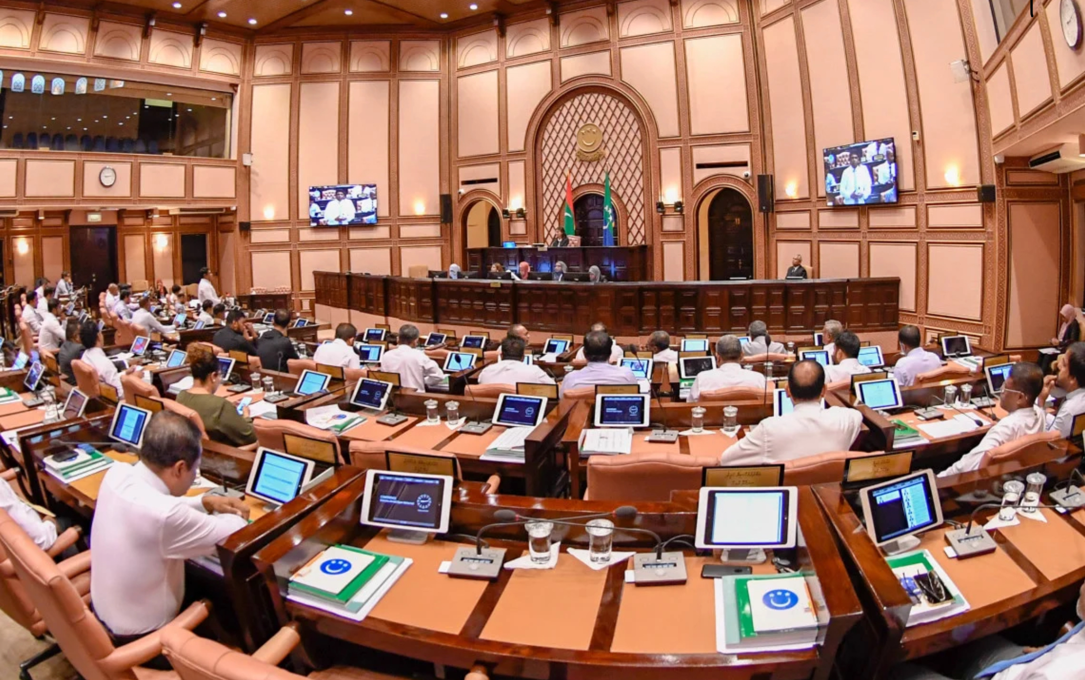 އެމްޑީޕީއަށް އަޣުލަބިއްޔަތު ލިބޭގޮތަށް މަޖިލީހުގެ ކޮމެޓީތައް އެކުލަވާލަން ފާސްކޮށްފި