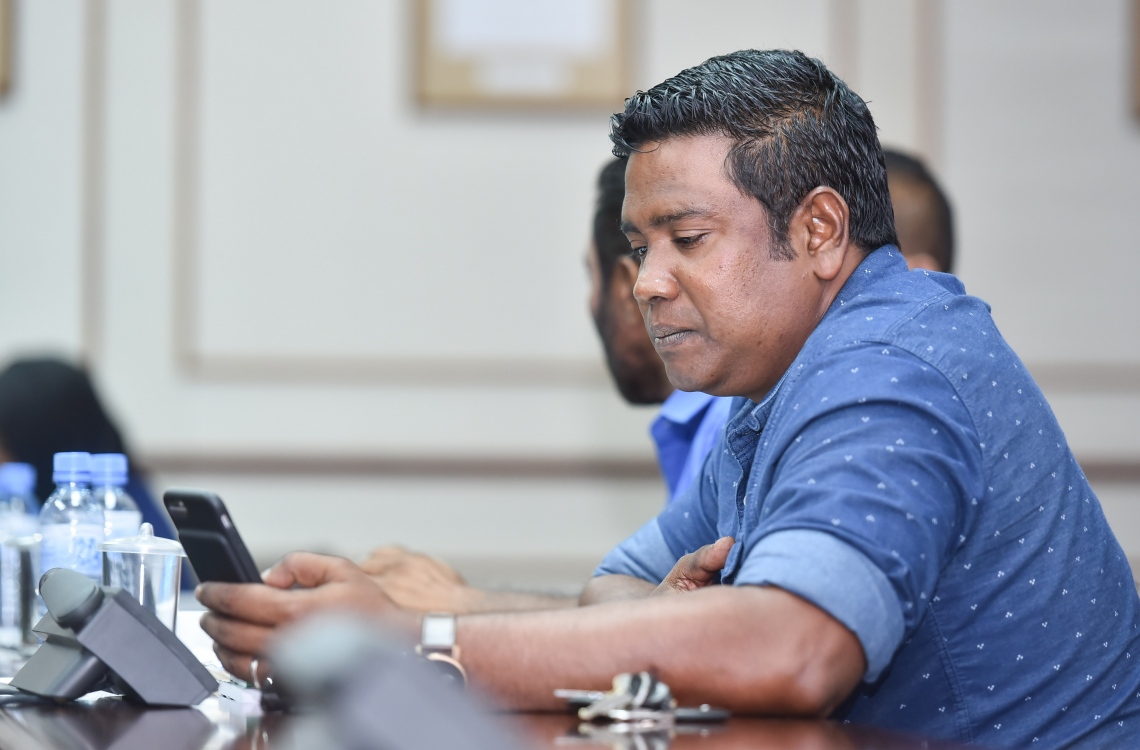 އާރަށުގެ މައްސަލަ: ޑޮލަރު މާރުކޮށްދޭނެ މީހަކު ހޯދައިދިނުމަށް ރައީސް ޔާމީން ގުޅުއްވި