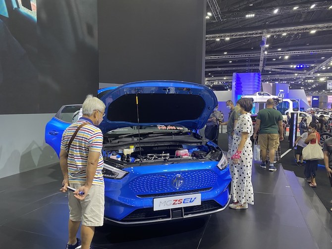 ތެލުގެ އަގު ބޮޑުވެ ތައިލެންޑުގައި އިލެކްޓްރިކް ކާރު ގަންނަ މީހުންގެ އަދަދު މައްޗަށް