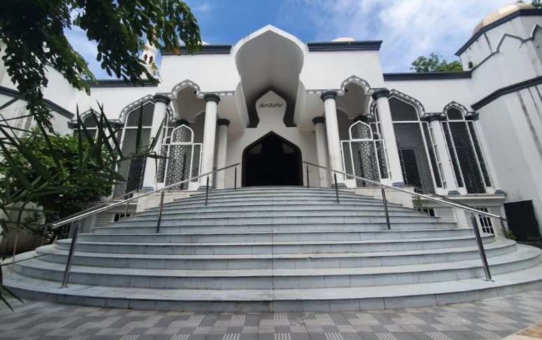 މިސްކިތަކުން ފެން ކޭސްތަކެއް ވަގަށް ނެގި މައްސަލަ ފުލުހުން ބަލަން ފަށައިފި