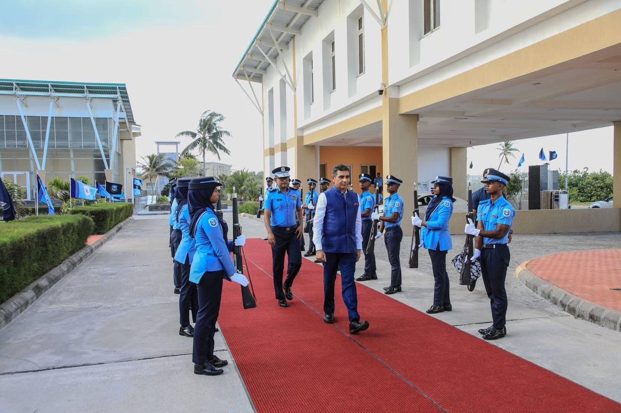 އައްޑޫ ޕޮލިސް ކޮލެޖަށް އިންޑިއާ ސަފީރު ޒިޔާރަތް ކުރައްވައިފި