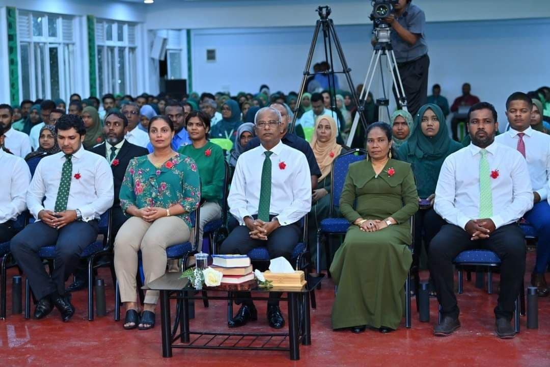 ފުނަދޫ ސްކޫލުން ބިނާކޮށްދިން އިންސާނީ ވަސީލަތްތަކަކީ މުޖުތަމައަށް ދޫކުރި އަގުހުރި ހަދިޔާއެއް: ރައީސް