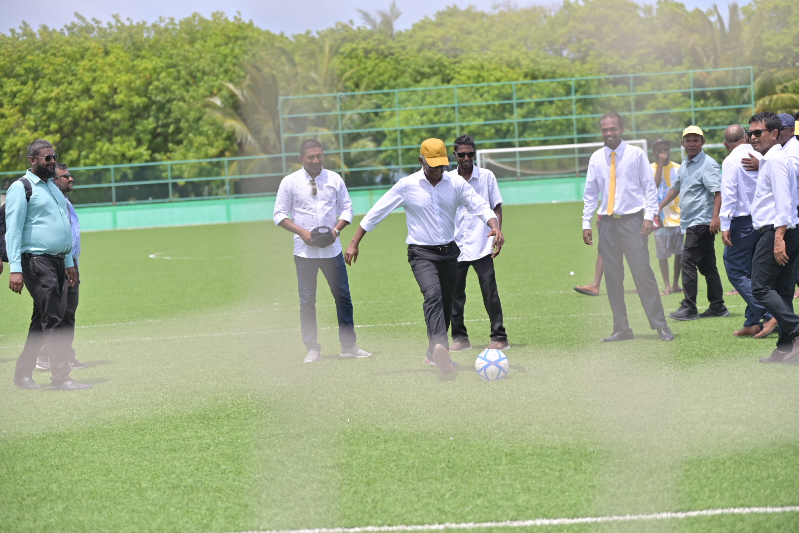 ރައީސުލްޖުމްހޫރިއްޔާ ތުރާކުނު ފުޓުބޯޅަދަނޑާއި ކުޑަކުދިންގެ ޕާކު ހުޅުއްވައިދެއްވައިފި