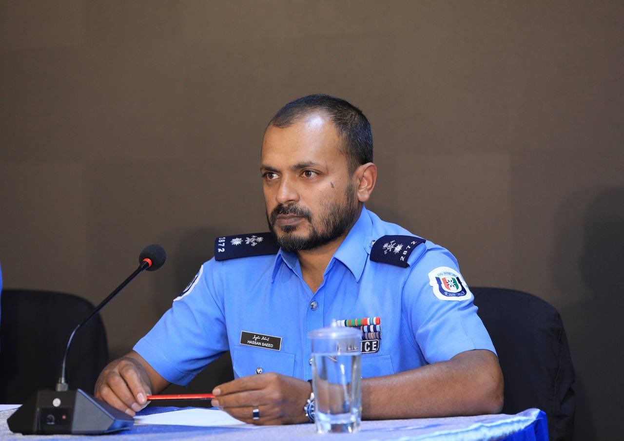 ބިރުދައްކައިގެން ފޭރި ބުލެކްމެއިލް ކުރާ ދެ މީހަކު ހައްޔަރުކޮށްފި