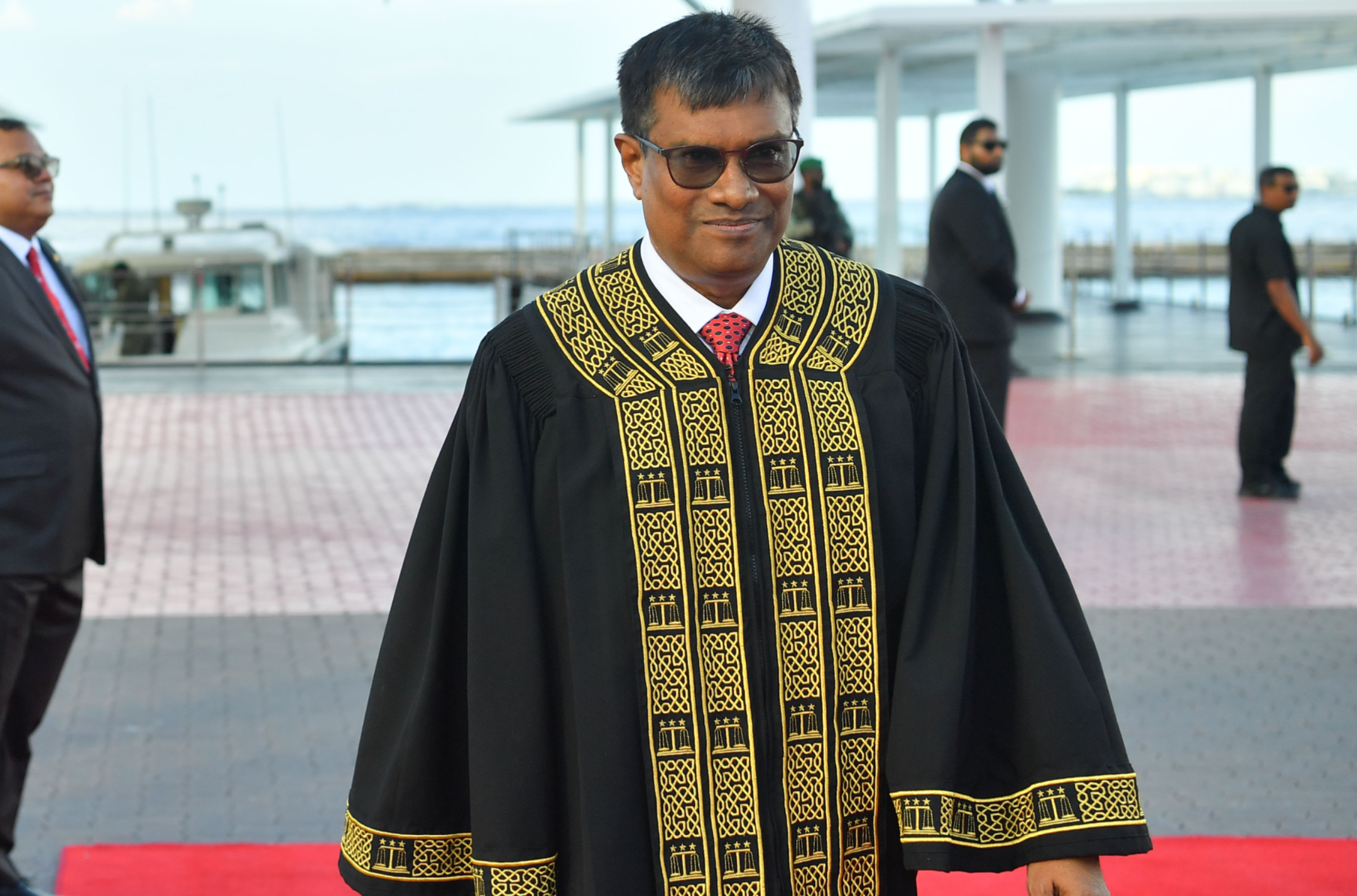 ރިޓަޔާކުރާ އުއްތަމަފަނޑިޔާރަށް ގަނޑުކޮށް ބައި މިލިއަން ރުފިޔާ ދޭން ލަފާ ހޯދަނީ