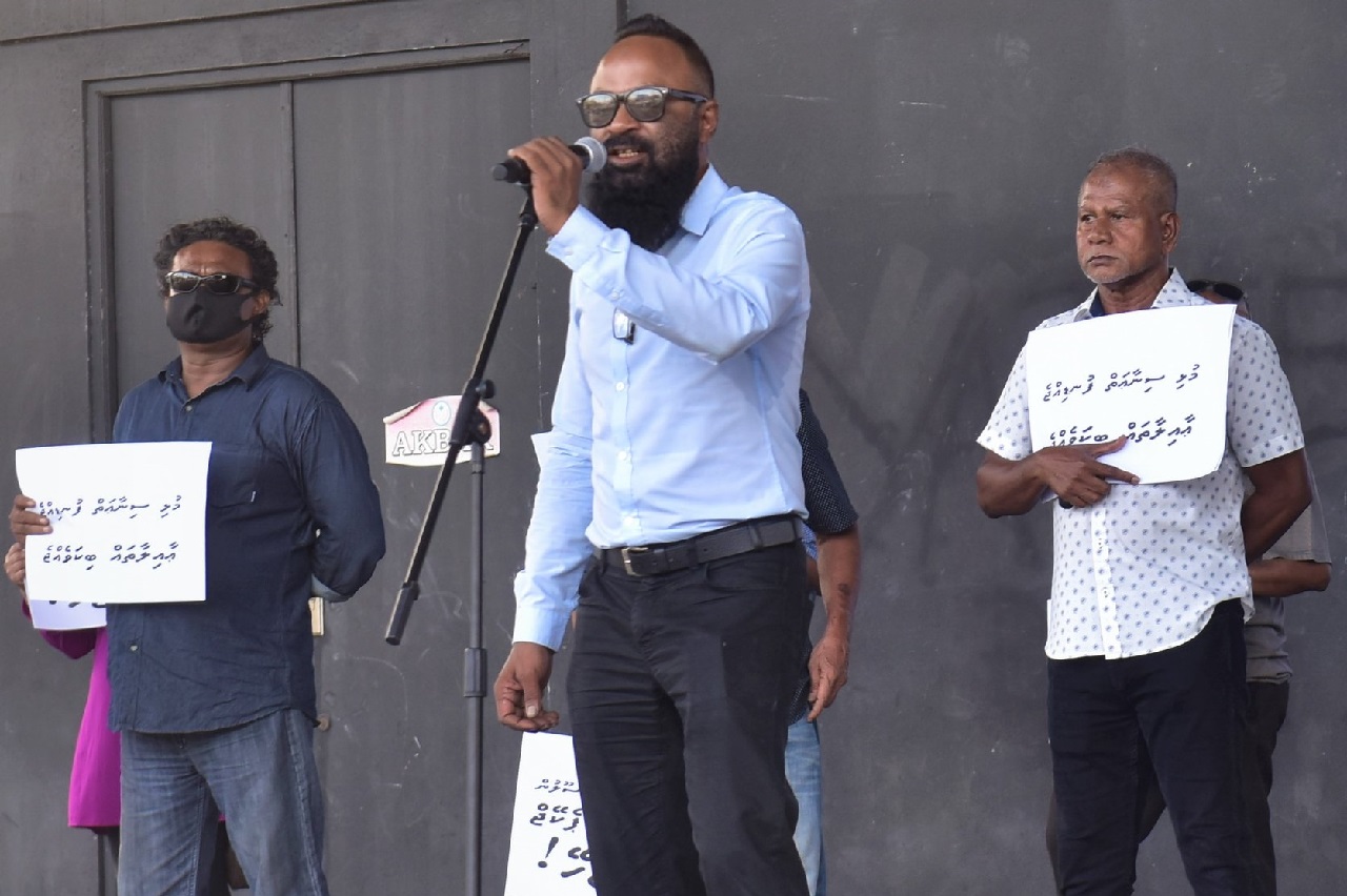 ރެސްޓޯރަންޓް އެސޯސިއޭޝަންގެ މުޒާހަރާ ފަށައިފި