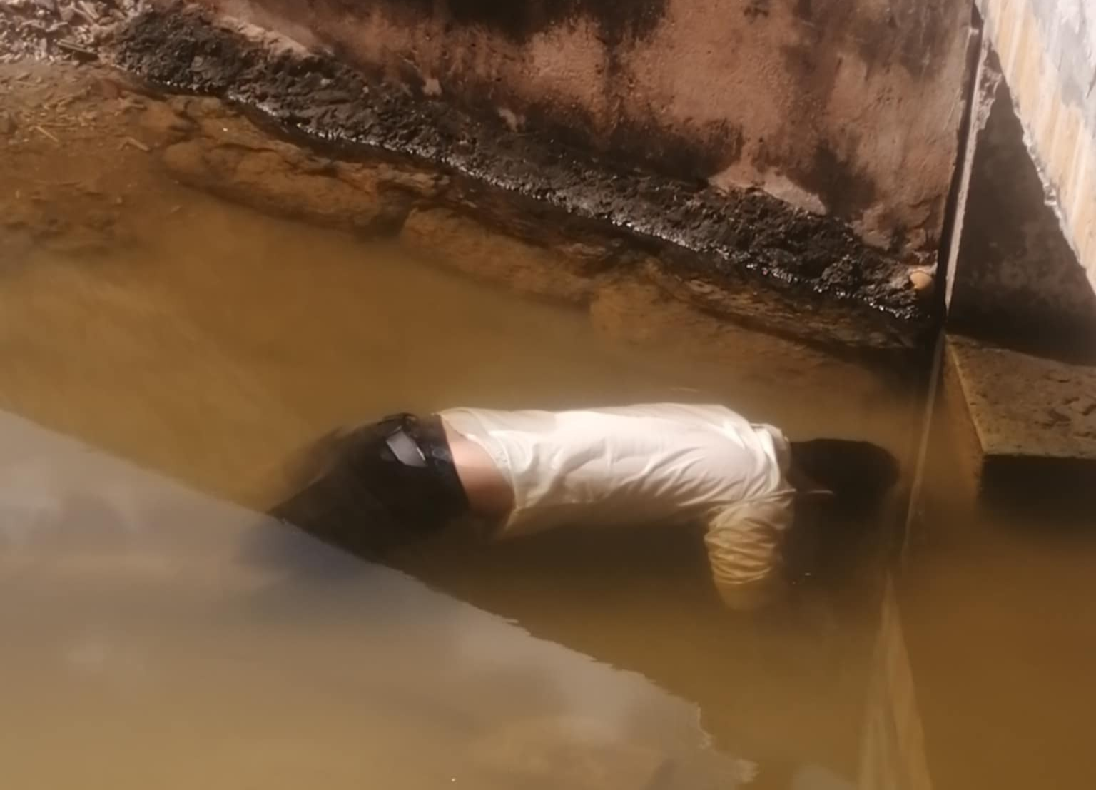 އައްޑޫ އާރިކިޅި ކުޅިން ފެނުނު މީހާ އޮތީ މަރުވެފައި: ފުލުުހުން