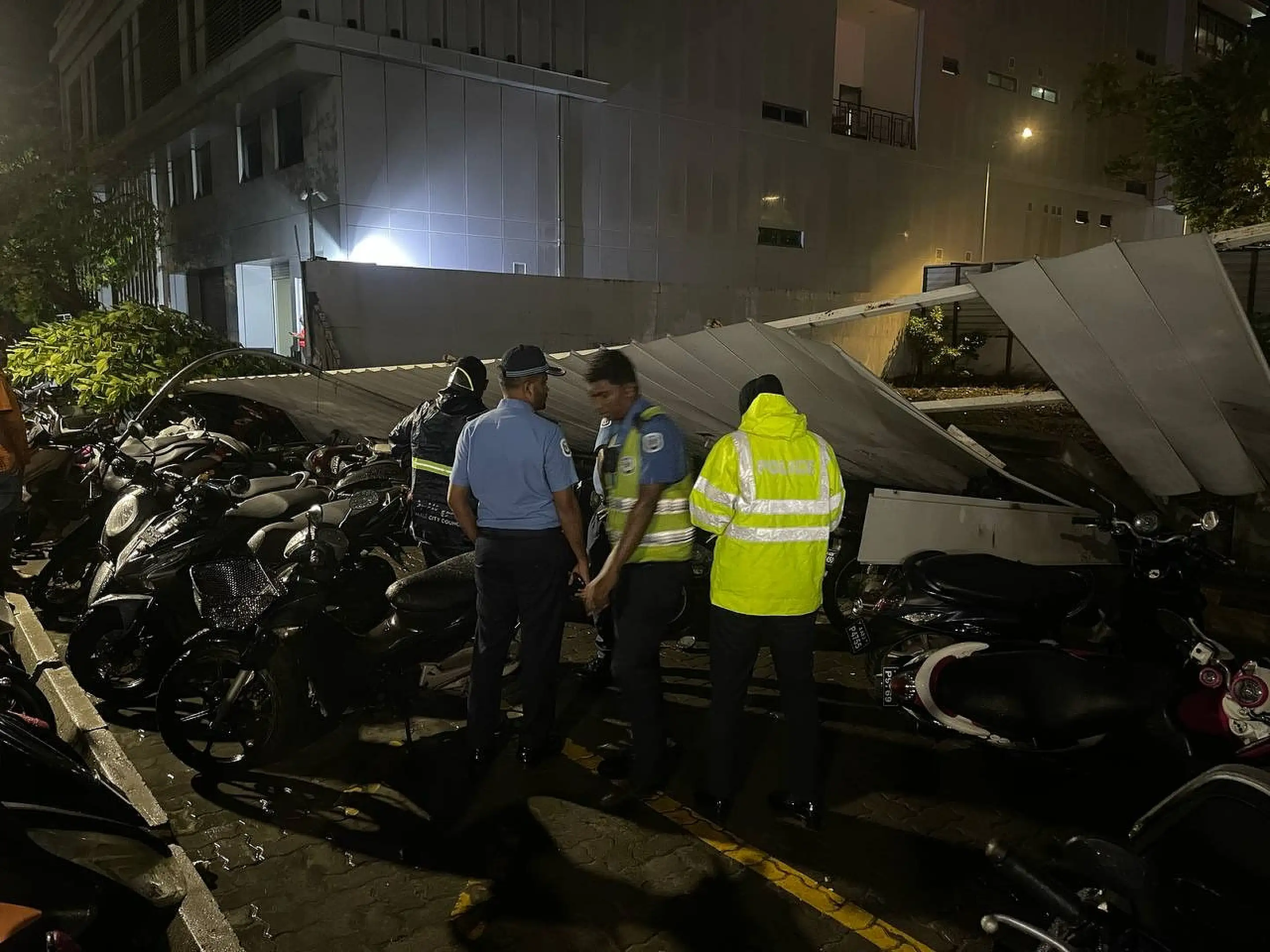 މާލޭގައި ފާރެއް ވެއްޓި، ސައިކަލުތަކަކަށް ގެއްލުންވެއްޖެ