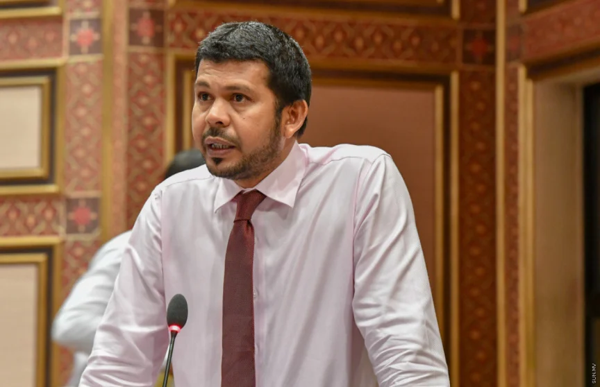 ރަށްރަށުގެ ރައްޔިތުންނާ ބައްދަލު ކުރެއްވުމުގައި ރައީސް ތަފާތު ކުރައްވާކަމަށްބުނެ ވައްޑެގެ ހިތްހަމަނުޖެހުން