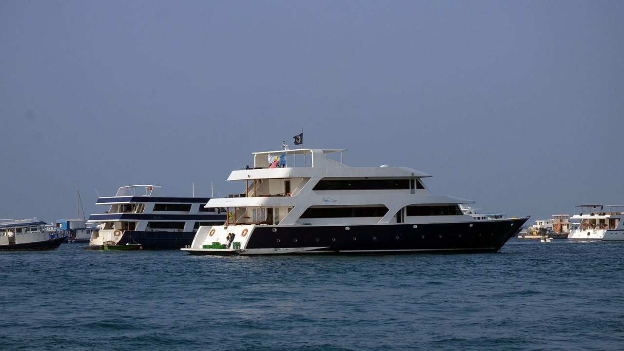 ކޯވިޑް-19: މާލެ ކައިރީ އޮތް ޔޮޓަކުން 14 މީހުން ޕޮޒިޓިވްވެއްޖެ