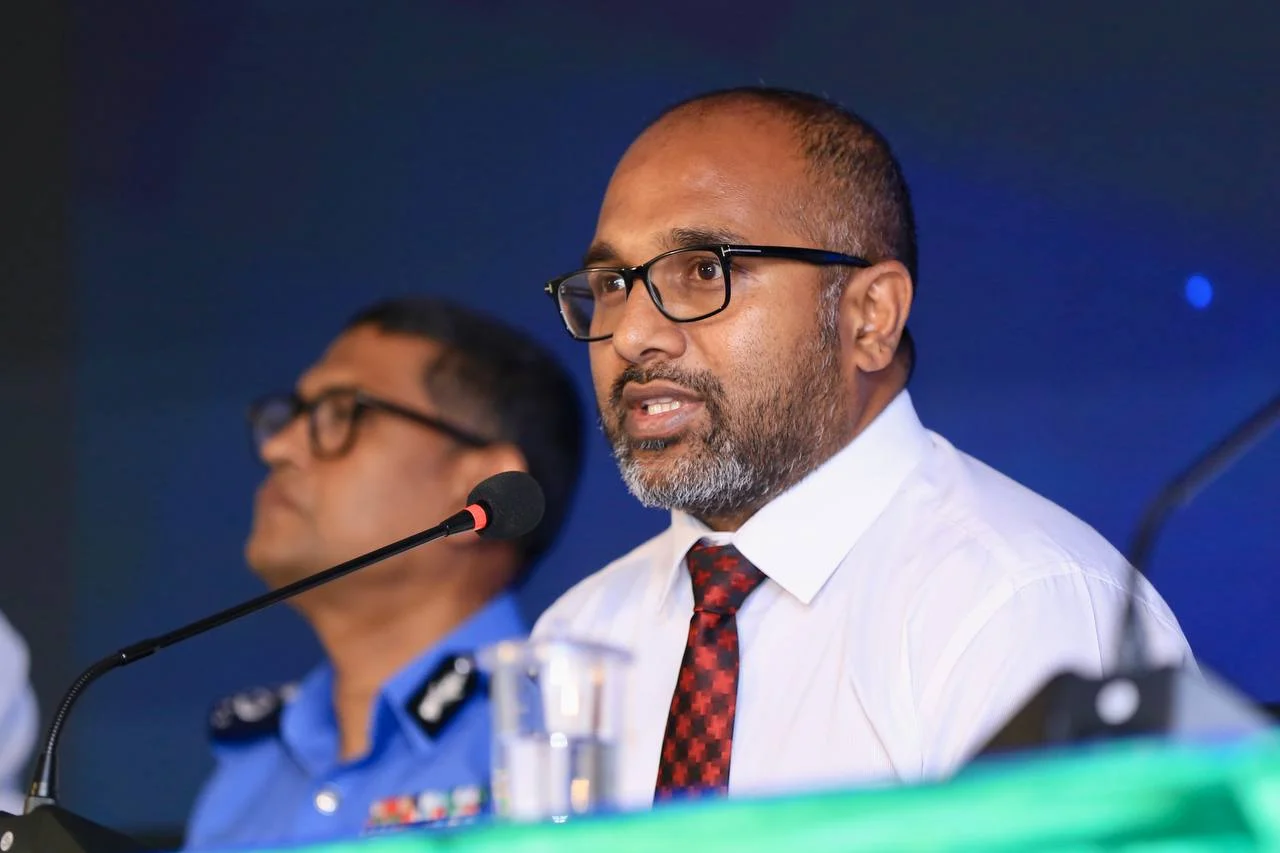 ކުދި ކުށްތަކަށް އަރައިގަންނަ ބިދޭސީން 48 ގަޑިއިރުތެރޭ ފުރުވާލުމަކީ އަމާޒެއް: އިހުސާން