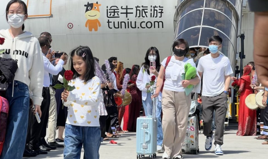 ރާއްޖެ ޒިޔާރަތްކުރާ ފަތުރުވެރިން