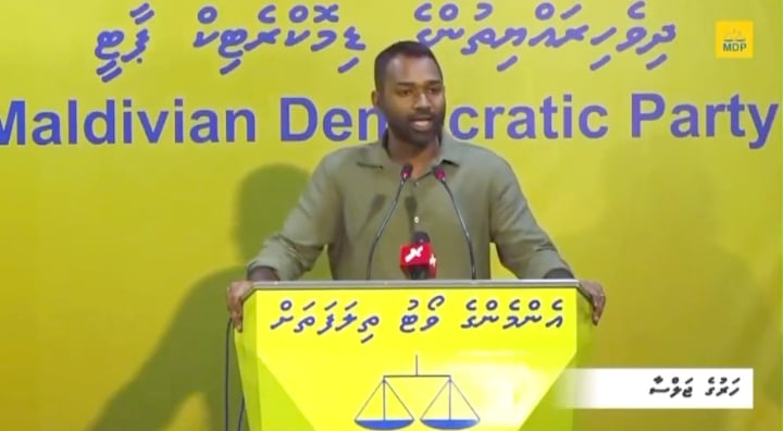 އިލެކްޝަންސް ކޮމިޝަނުގެ ރައީސް ރައީސާ މުއްއިޒު އާއި ސިއްރުން ބައްދަލުކުރި ކަމުގެ ތުހުމަތު!