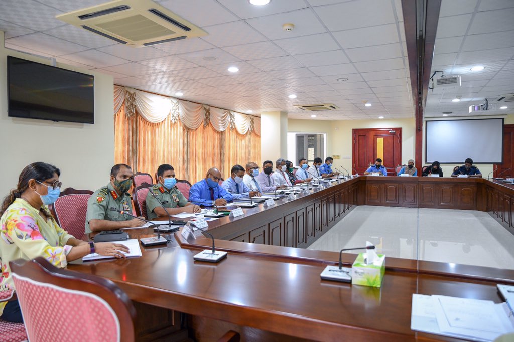 ޑިފެންސް މިނިސްޓަރު މާރިޔާ އާއި ޗީފް އޮފް ޑިފެންސް ފޯސް މޭޖާ ޖެނެރަލް އަބްދުﷲ ޝަމާލް މަޖިލީހުގެ ކޮމެޓީގައި ބައިވެރިވެވަޑައިގަންނަވަނީ