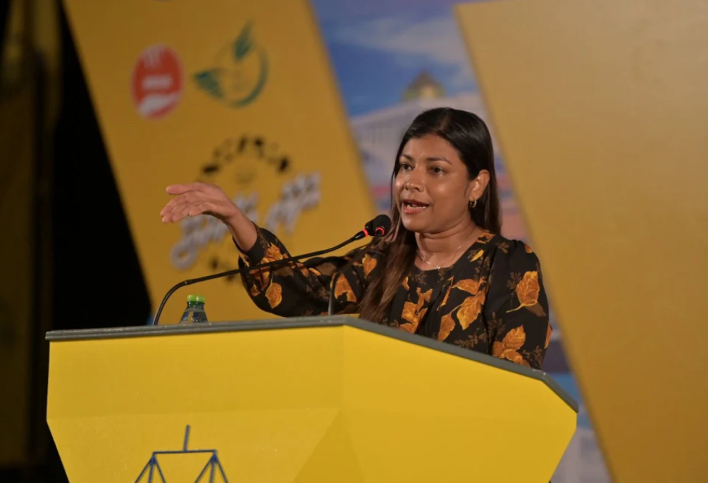 މަޖިލީހުގެ މީދޫ ދާއިރާގެ ކުރީގެ މެމްބަރު ރޮޒެއިނާ އާދަމް