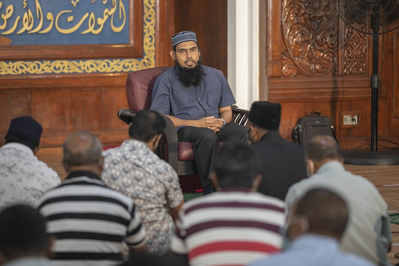 ހަރުކަށި ފިކުރުން މީސްތަކުން ދުރުކުރެވޭނީ ޤާބިލު މީހުންނާ އެމަސައްކަތް ޙަވާލުކޮށްގެން - ޝައިޚް ޒާހިރު