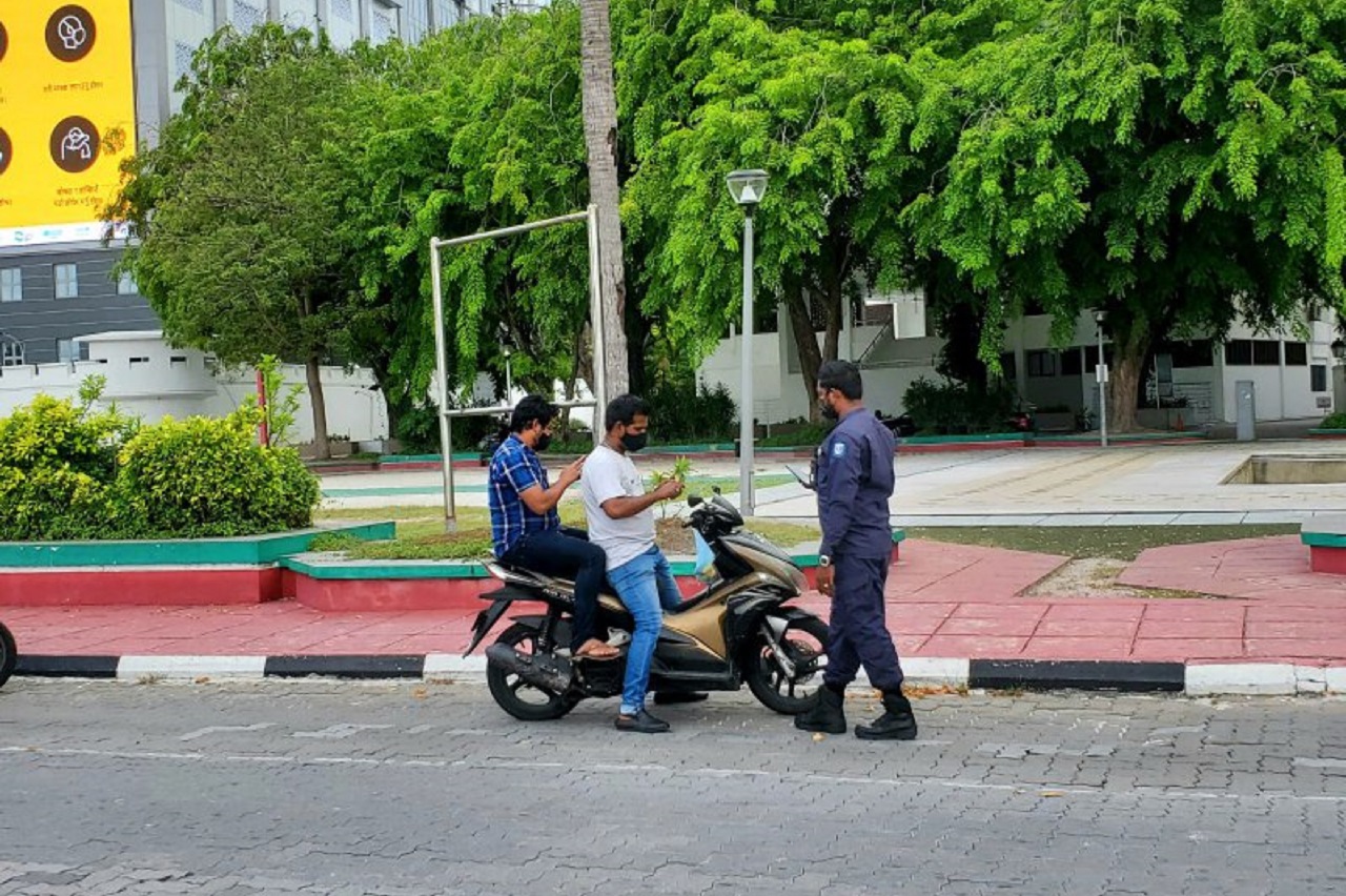 ކޮވިޑާ ގުޅިގެން އަޅާފައިވާ ހަރުކަށި ފިޔަވަޅު ތަކަށް ލުއިދޭން ނިންމައިފި