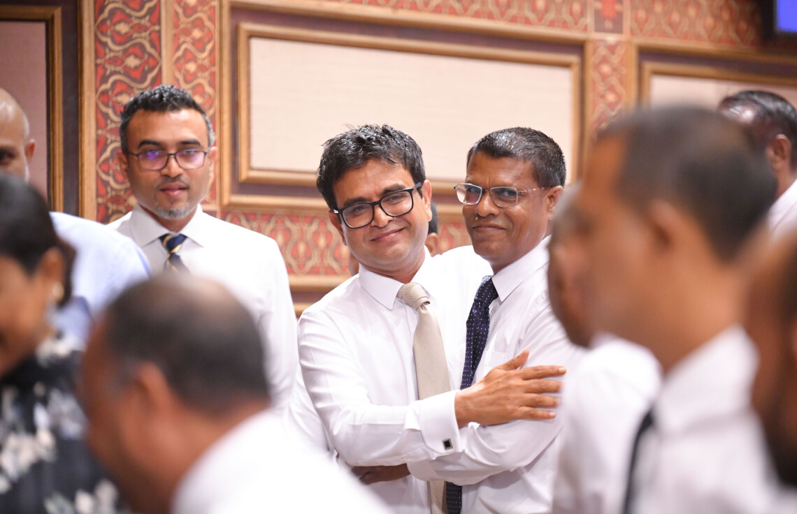 މަޖިލީހުގެ މެމްބަރުންގެ މުސާރަ އެއްލައްކަ ރުފިޔާއަށް؛ އާންމުން ރަތަށް!