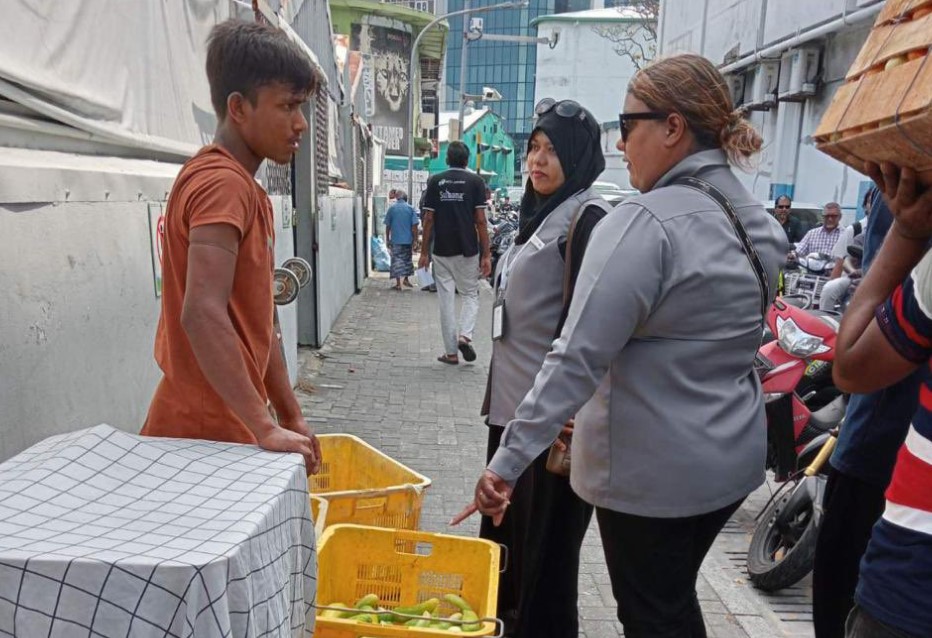 ޕޭމަންޓްގައި މުދާ ބަހައްޓައިގެން ވިއްކި ހަތަރު މީހަކު ޖޫރިމަނާކޮށްފި