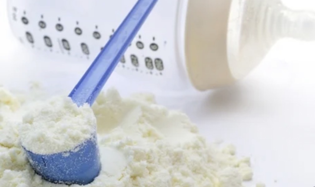 ކުޑަކުދިންނަށް ދޭ ފޯމިއުލާއަކުން ވިހަ މާއްދާތަކެއް ފެނިގެން ސަމާލުވާން އެދިއްޖެ