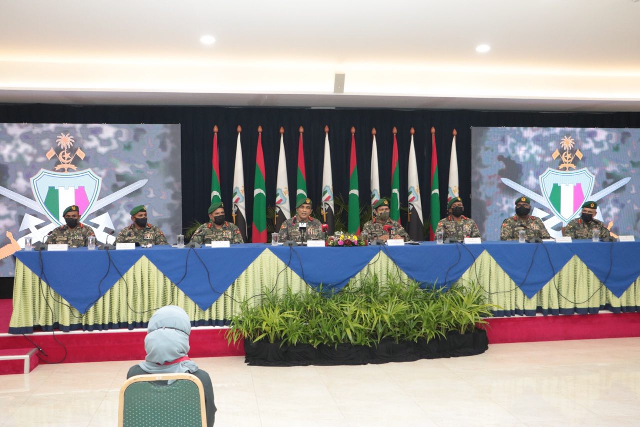 ސިފައިންގެ ތެރެއަށް ވަރަށްބޮޑަށް ސިޔާސީ ނުފޫޒު ވަދެފައިވާކަމަށް އާދަމް ޝަރީފް ތުހުމަތު ކުރަށްވައިފި