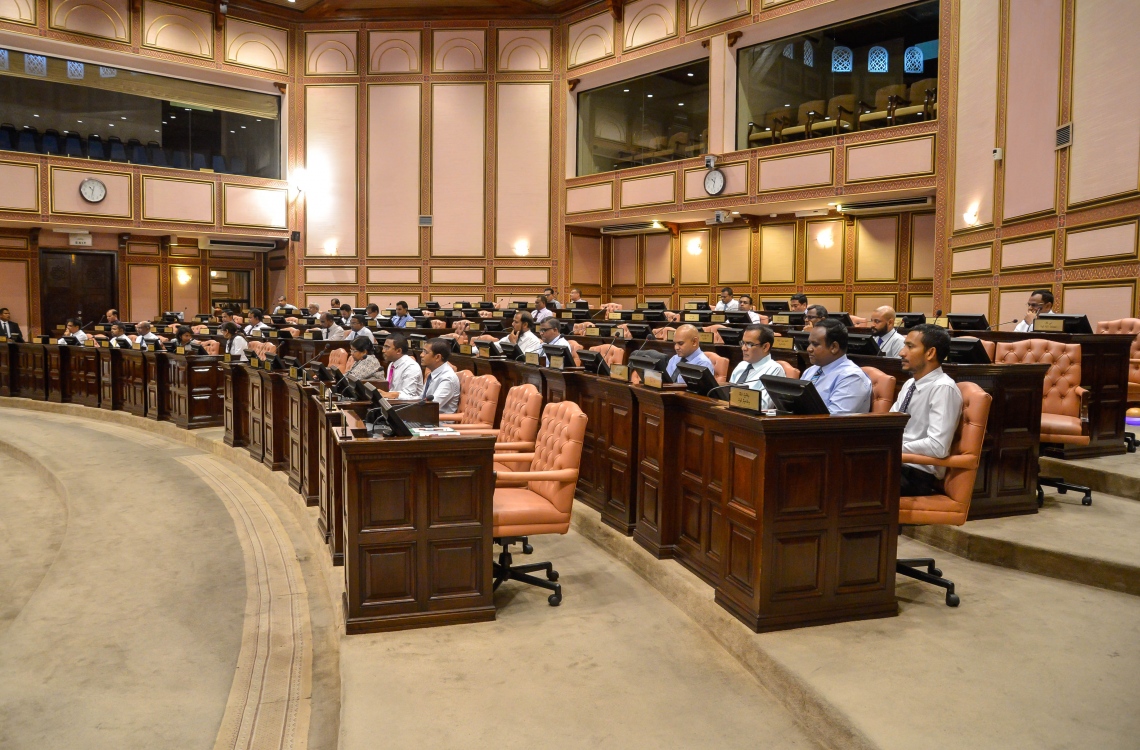 އެންމެފަހުން މަޖިލީހުންވެސް ގޮތްދޫކޮށް ޖަލްސާތައް އޮންލައިންކޮށް ކުރިއަށްގެންދަން ނިންމައިފި