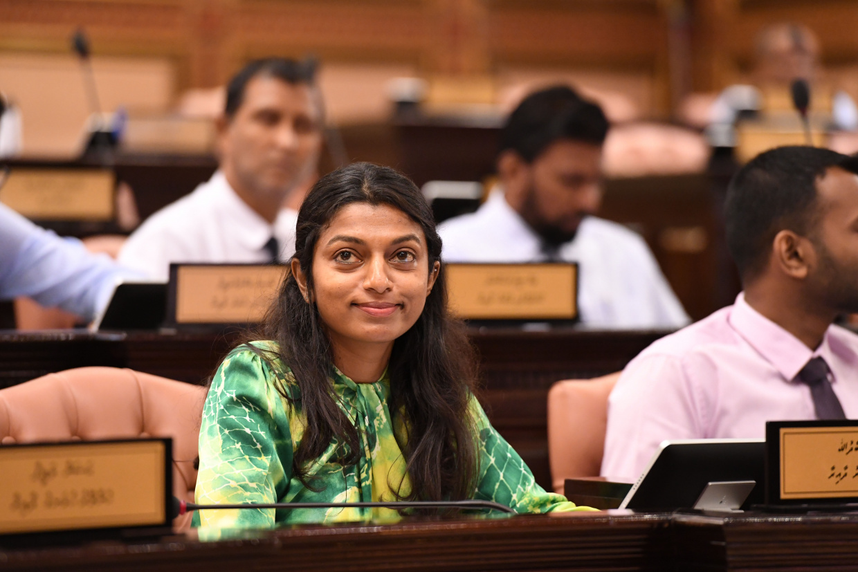 އީވާއަށް ބިރުދެއްކި މީހާގެ ފޯނު ހިފެހެއްޓުމަށްފަހު ފުލުހުންގެ ބަންދުން ދޫކޮށްލައިފި