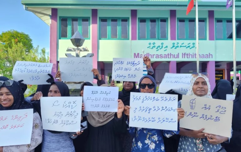 ނައިފަރުގައި ބަދު އަހުލާގީ މައްސަލަތަކެއް ފެންމަތިވި އިސްލާމް ޓީޗަރު އެންމެ ފަހުން އިސްތިއުފާ ދީފި