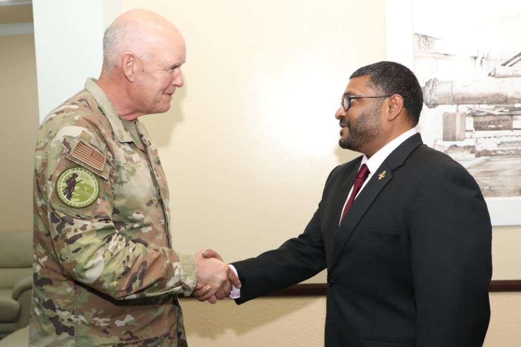 އަސްކަރީ ގުޅުން ބަދަހި ކުރުމަށް ރާއްޖެއާއި އެމެރިކާ މަޝްވަރާކޮށްފި