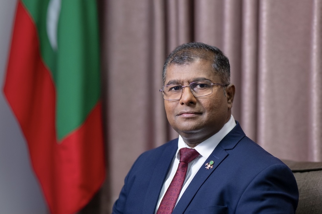 'ޝާރުޖާ ނެރޭޓަރސް ފޯރަމް' ޝަރަފްވެރިކޮށްދެއްވުމަށް ވަޒީރު އާދަމް ނަސީރު ޝާރްޖާއަށް