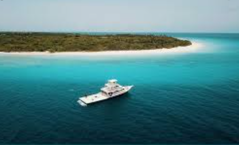 އުލިގަމުގައި ޓޫރިސްޓް ހޮޓަލަކާއި ޔޮޓް މެރީނާ އަޅަން ބަޔަކު ޝަޢުޤުވެރިއެއް ނުވި