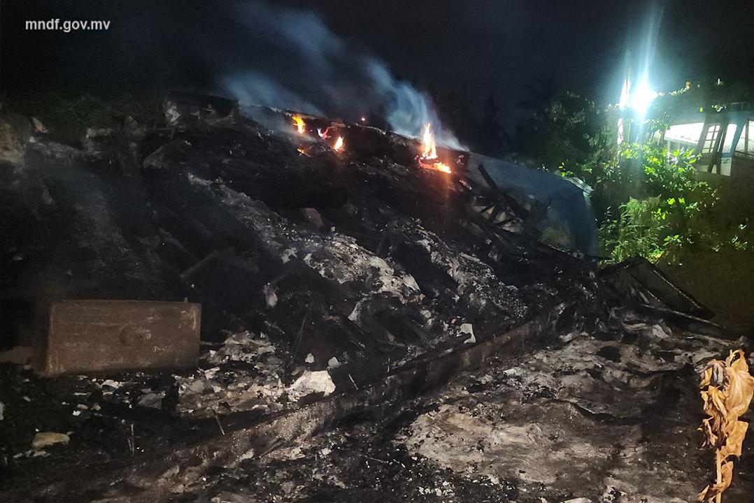 ހިންމަފުށީގައި އެހެލާފައި ހުރި ދޯންޏެއްގައި އަލިފާންރޯވެ އަނދައިފި