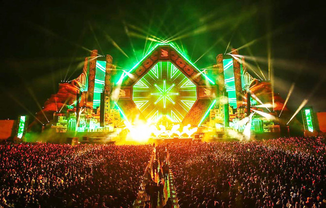 ސައުދީގައި ޝޯ ބާއްވައި އުފާކުރަނީ؛ ލަންޑަންގައި ހަނގުރާމައާއި ދެކޮޅަށް މުޒާހަރާ!