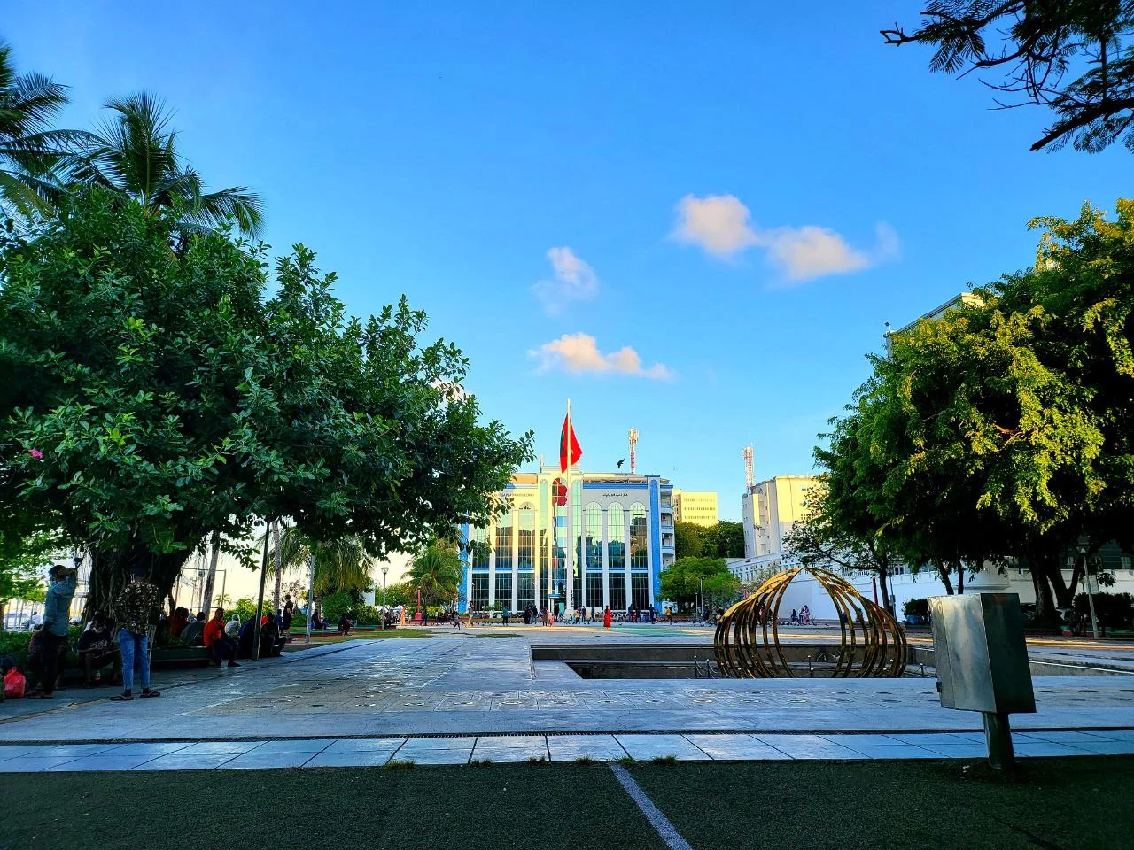 ޑުރަގު އެތެރެކުރަން އުޅުނު މައްސަލައިގައި، ނެދަލެންޑްސްގެ މާބަނޑު މީހާގެ ބަންދަށް 30 ދުވަސް