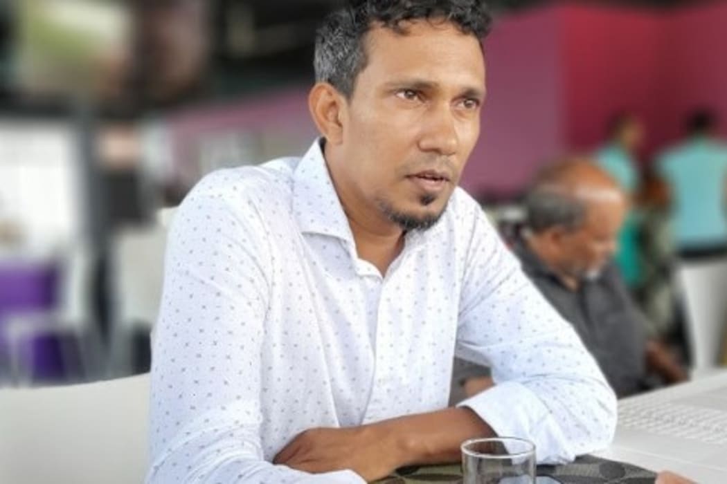 މުއިއްޒު ބަލިކޮށް އެލްޖީއޭގެ ބޯޑަށް ރަފީގު