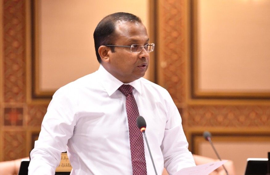 ރިޔާޒް އިދިކޮޅަށް; ވަޒީރުންނަށް ރުހުން ދިނުމުގައި ޒާތީނުވެ ޕްރޮފެޝަނަލްވެ ލައްވާ