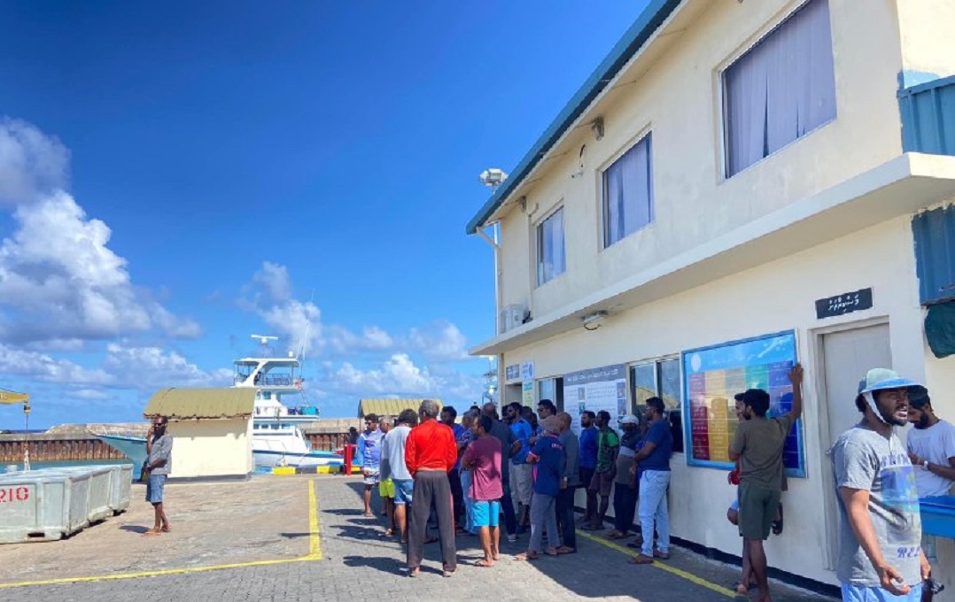 ކޫއްޑޫ ޢިމާރާތެއްގެ ފުރާޅުމަތިން ބިދޭސީއެއް ވެއްޓި ހާލު ސީރިއަސްވެއްޖެ