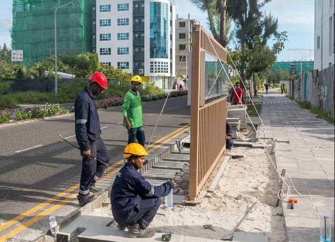 ގެދޮރުވެރިޔާ ފްލެޓްތައް ހުންނަ ސަރަހައްދުގައި ބަސް ސްޓޮޕް ގާއިމްކުރަން ފަށައިފި