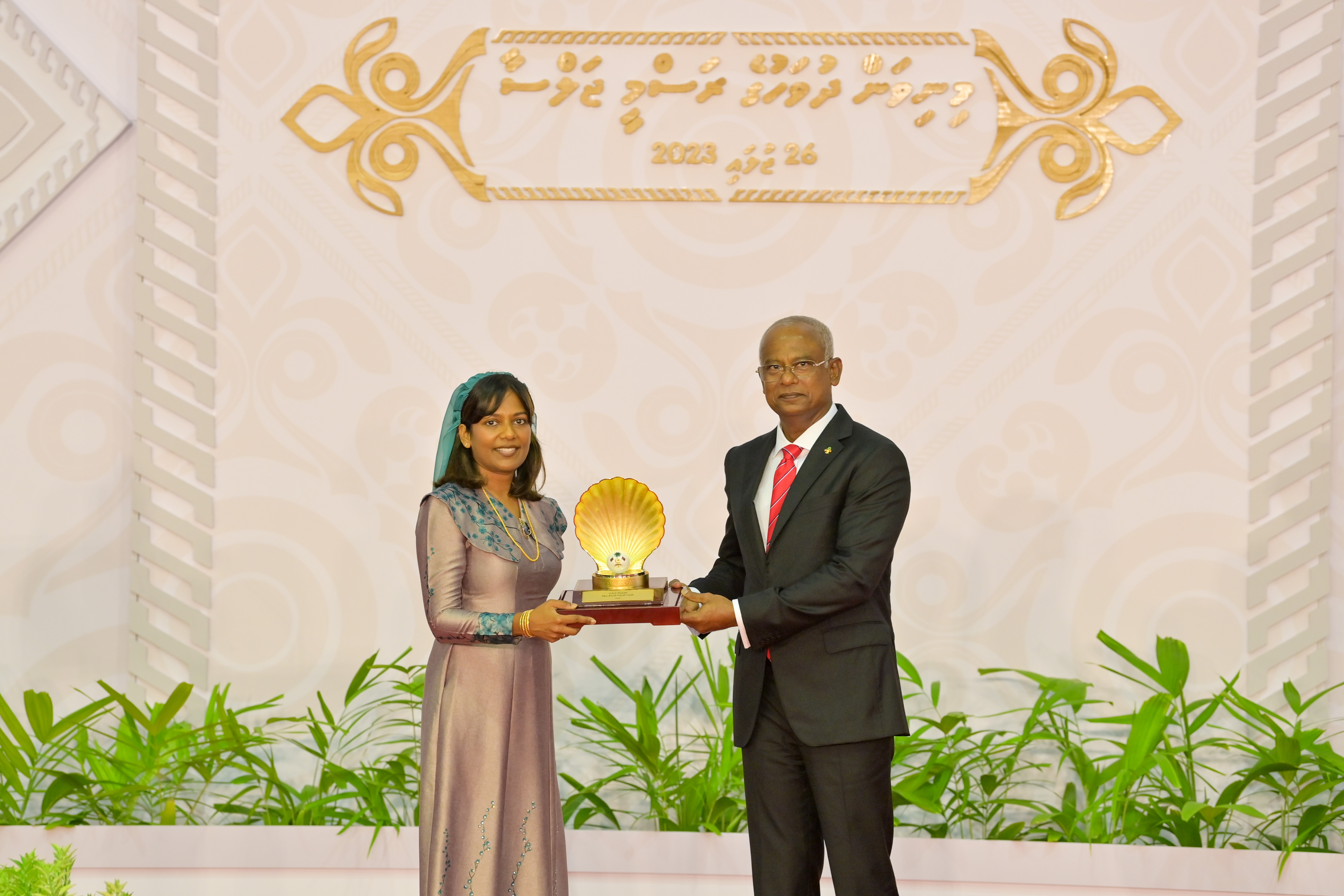ސަރުކާރުން ދެއްވާ ޝަރަފުވެރިކަމުގެ ޤައުމީ އިނާމާއި ހިތްވަރު ދިނުމުގެ ޤައުމީ އިނާމު ދެއްވައިފި